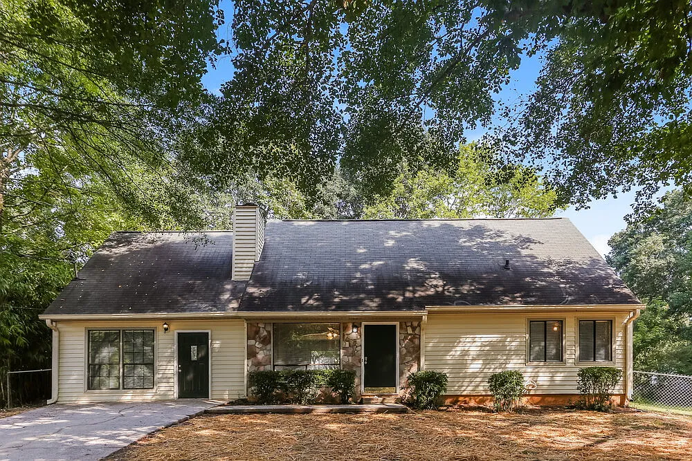 4 bed, 2.0 bath, 1766 sqft, $2,050 — Photo 1