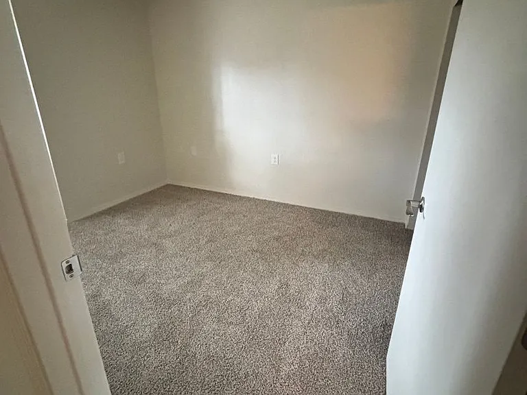 Davis Park Apartments — Photo 8