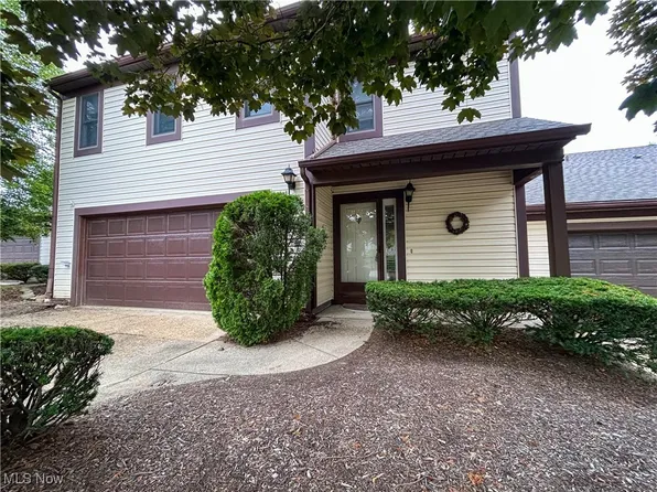 866 Hanover Ct, Akron, OH 44313