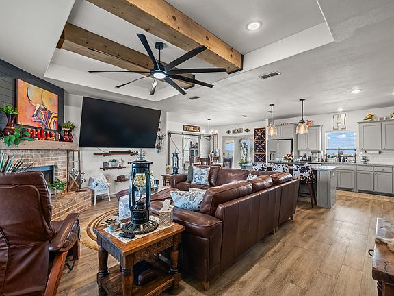 3rd image of 516 Nora Rd