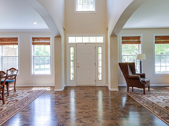 3rd image of 221 Camargo Ct