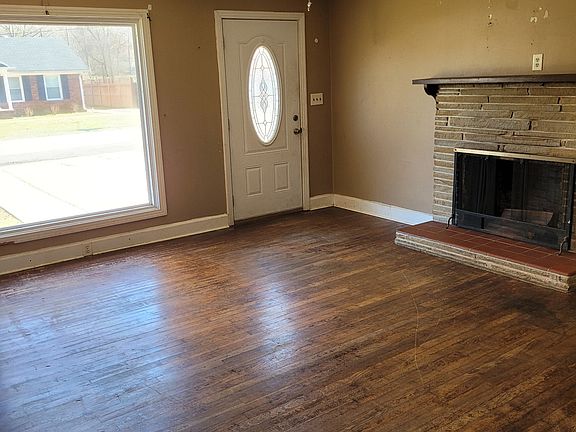 3rd image of 616 Green River Dr