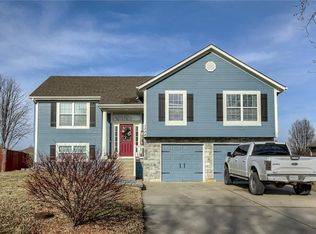 1304 SW 6th St, Oak Grove, MO 64075