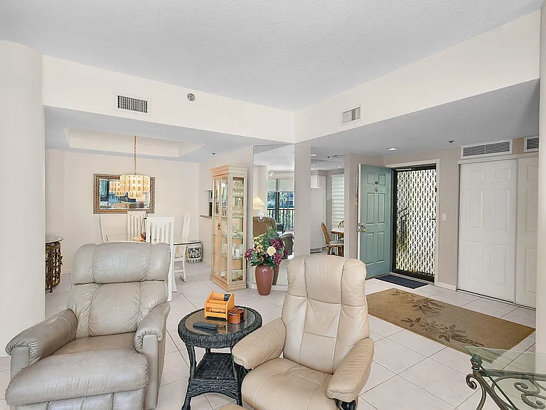 221 NE Plantation Rd #211 — Photo 7