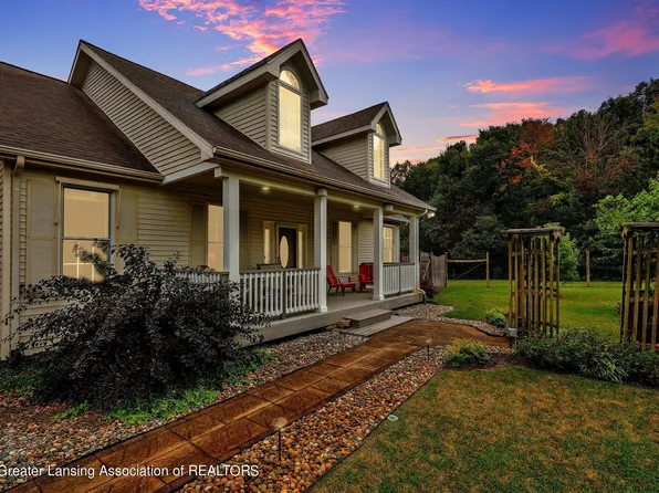 1407 W Dansville Rd, Mason, MI 48854