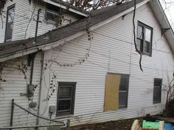 2nd image of 733 Saint John Ave