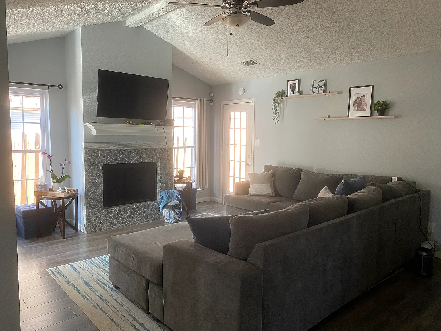 3 bed, 1451 sqft, $2,200 — Photo 3