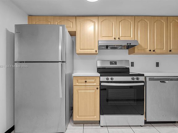 4th image of 102 SW 6th Ave APT 201