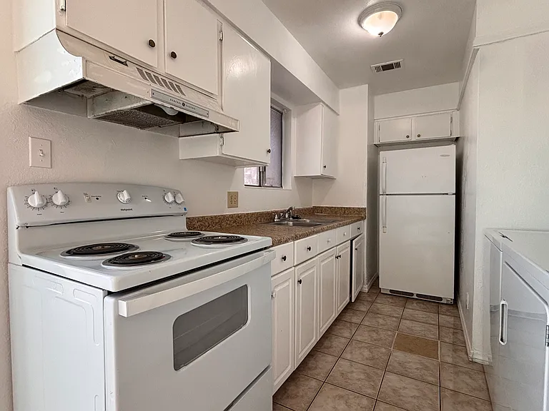 4651 Mill Valley Dr — Photo 2