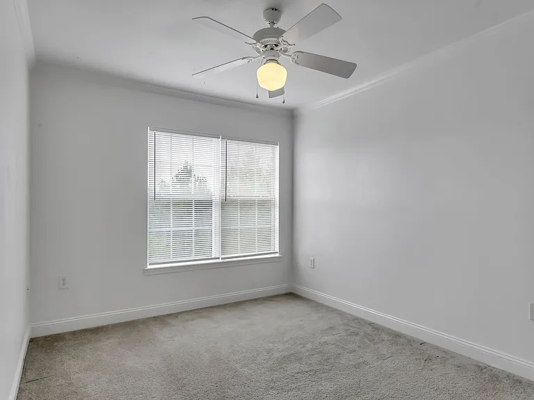 735 Majestic Dr — Photo 23
