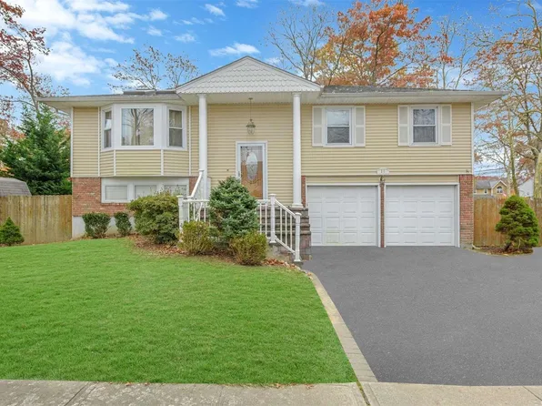 11 Huntington Avenue, Kings Park, NY 11754