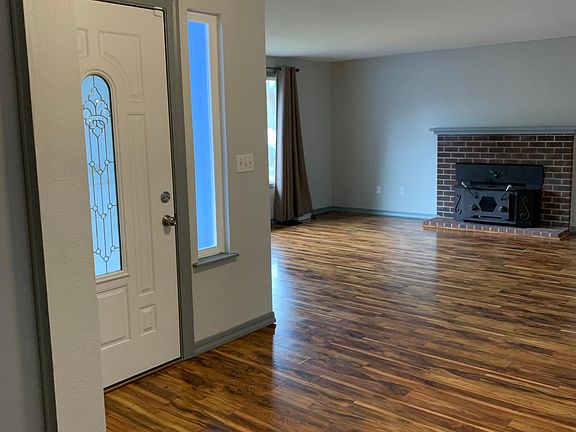 4th image of 9822 Coral Dr SW