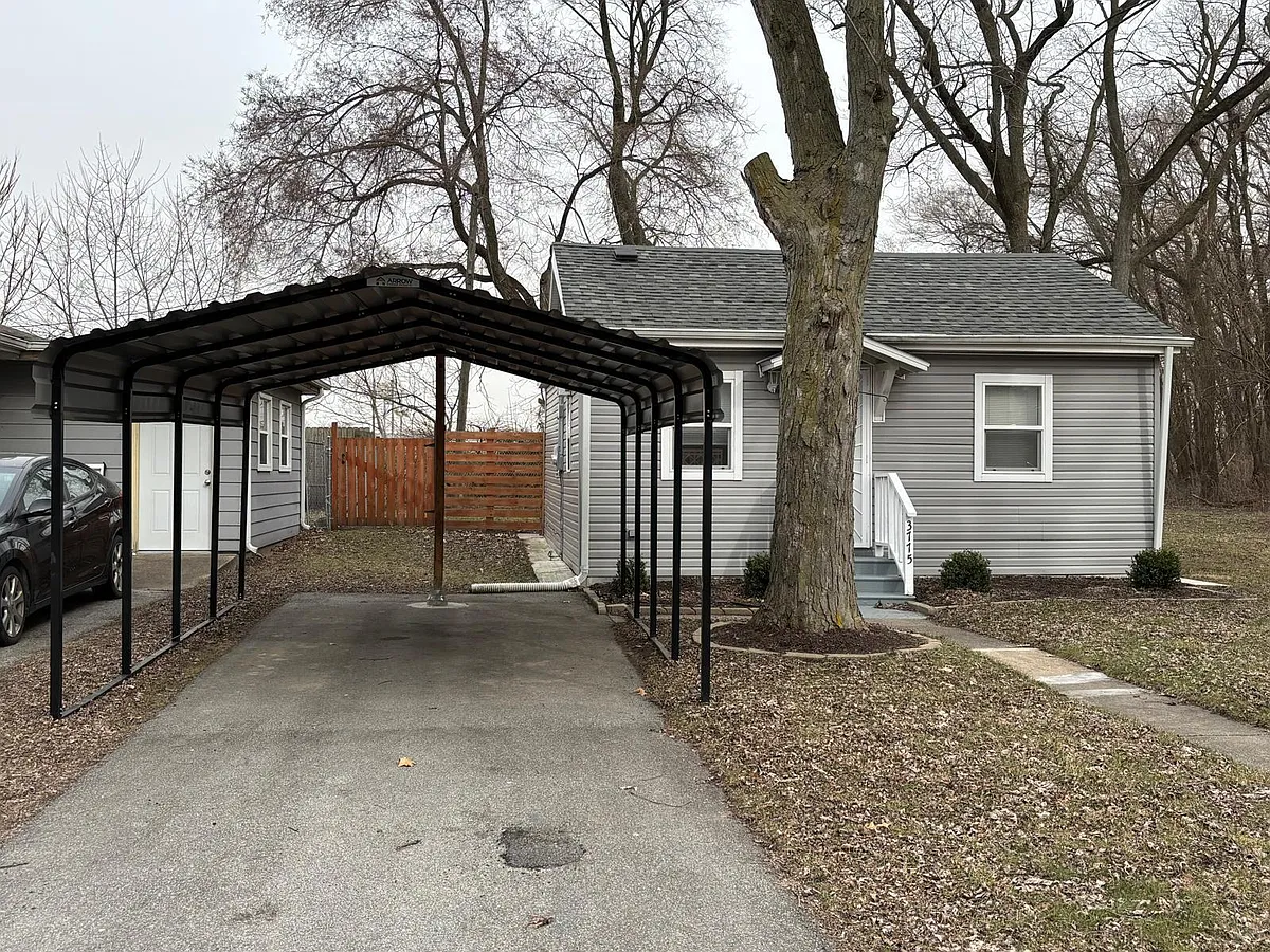 Building Photo - 3775 Maple St
