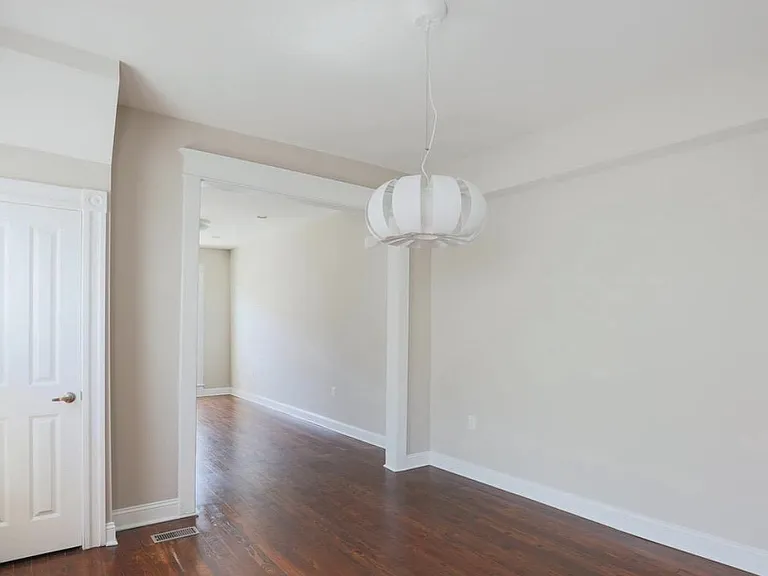 901 N Montford Ave — Photo 8