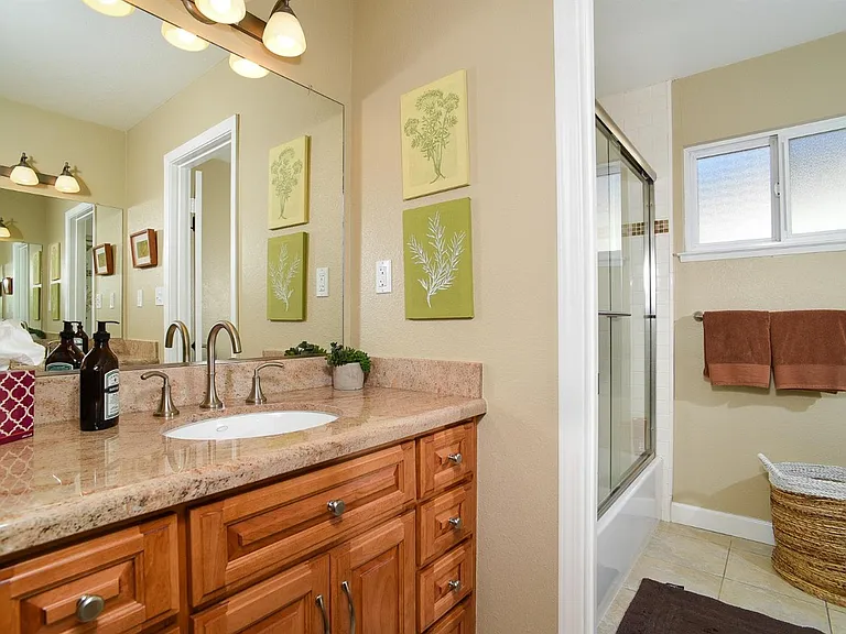1228 Lantern Ct — Photo 18