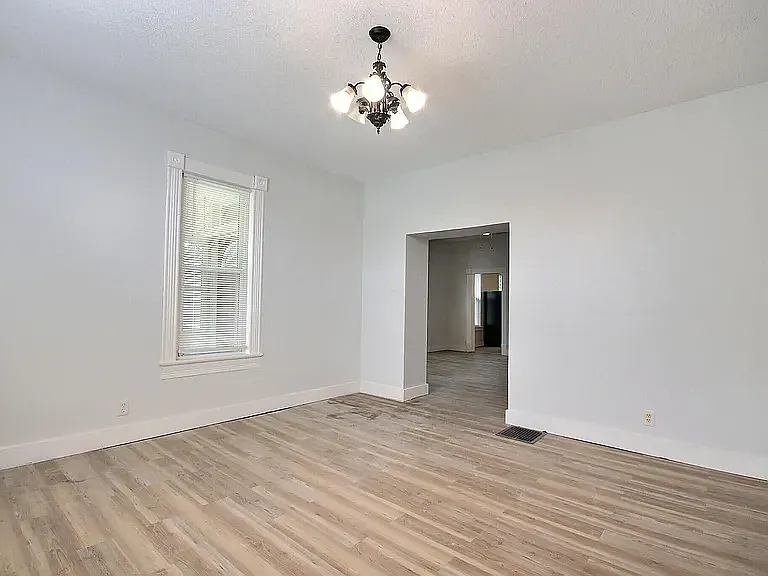 815 Eckart St — Photo 7
