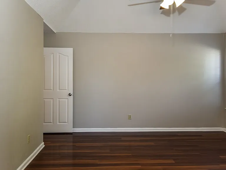 2102 Heather Rdg — Photo 11