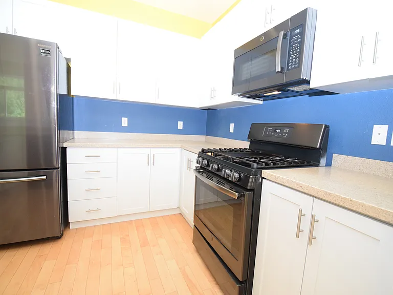 432 NE 57th Ave — Photo 8