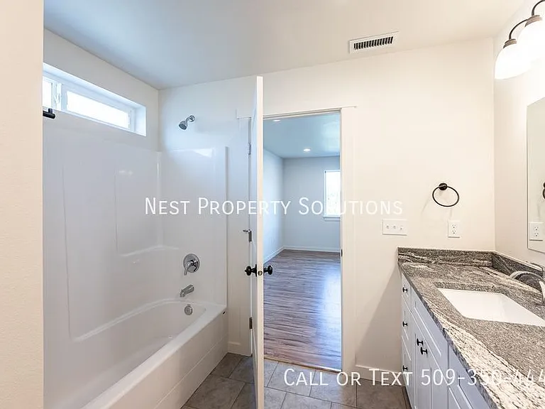1070 S Grand Dr #B — Photo 23