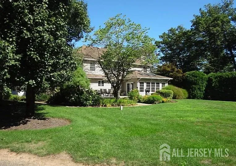 246 Fresh Ponds Rd — Photo 3