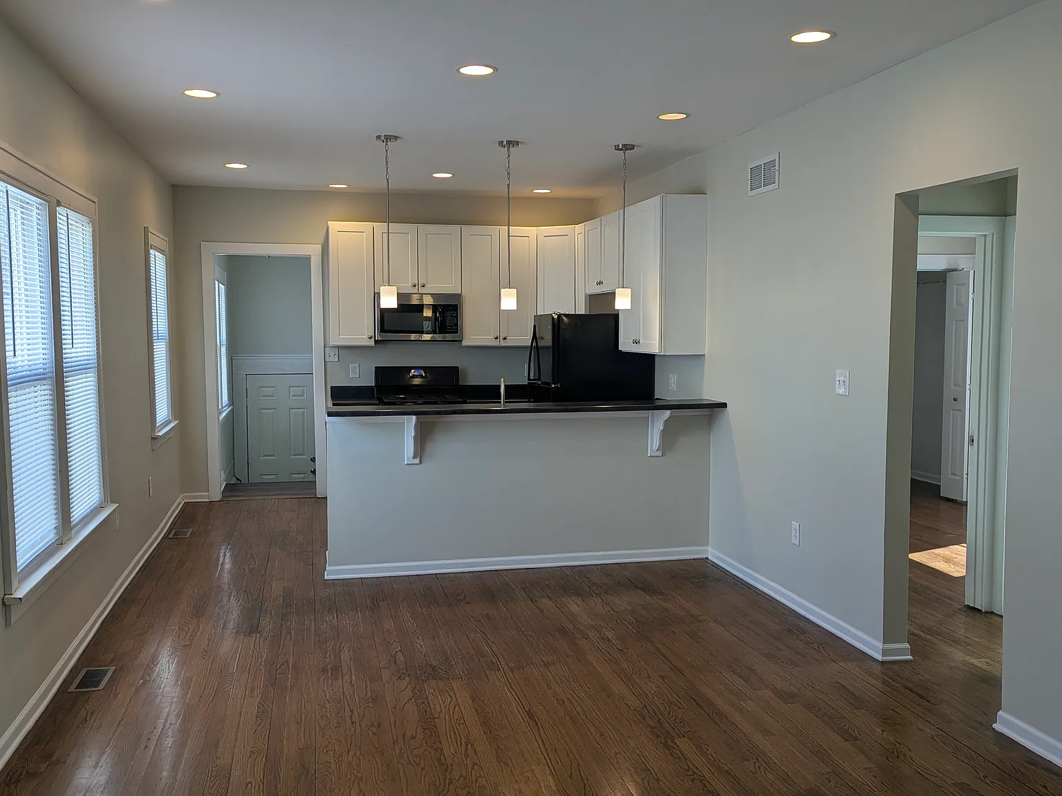 3 bed, 1050 sqft, $1,795 — Photo 4