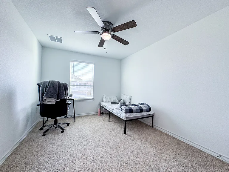 2904 Bronx Dr — Photo 18