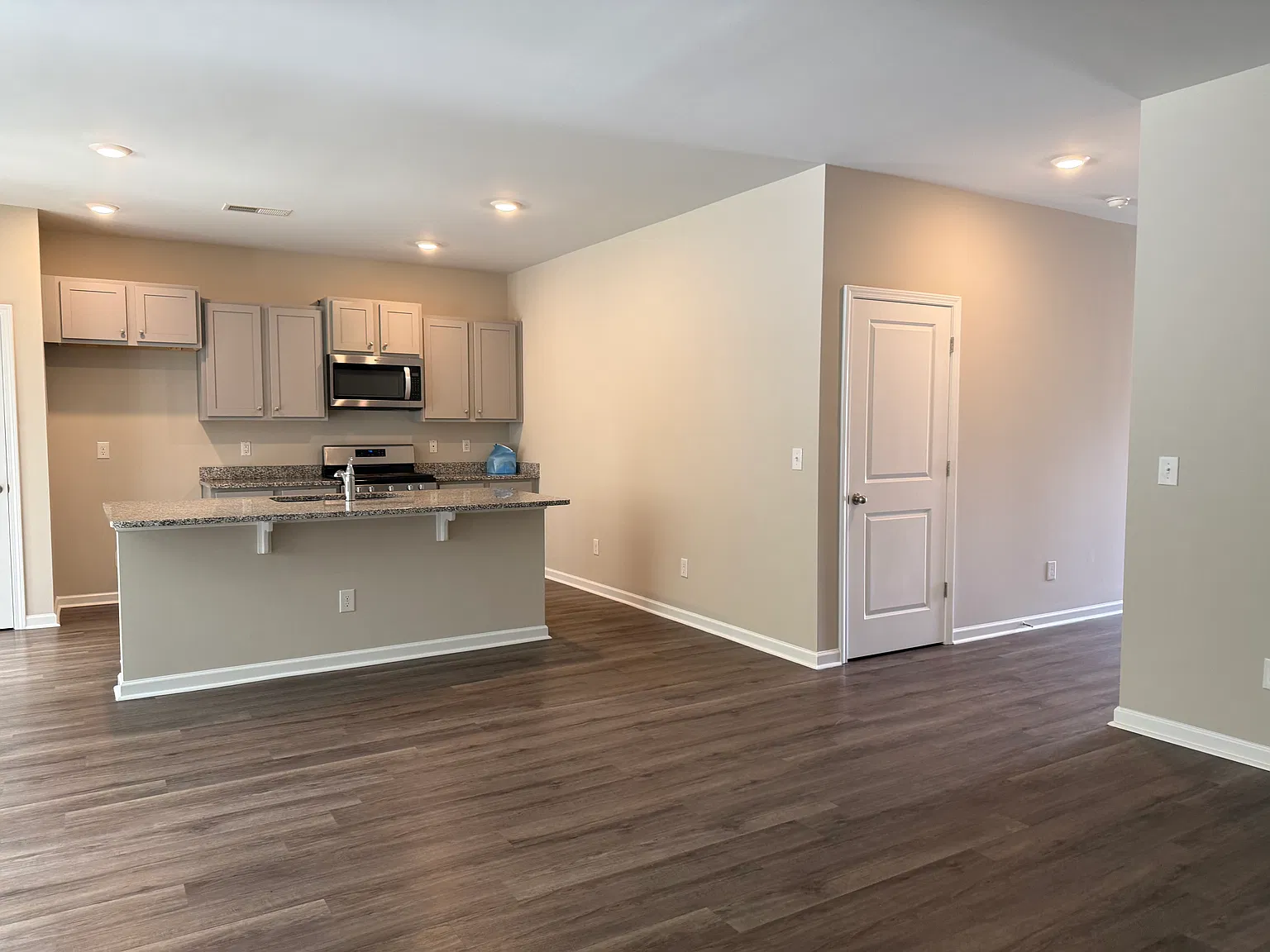 3 bed, 1481 sqft, $2,300 — Photo 4