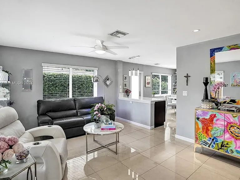 1001 NE 17th Ct — Photo 38