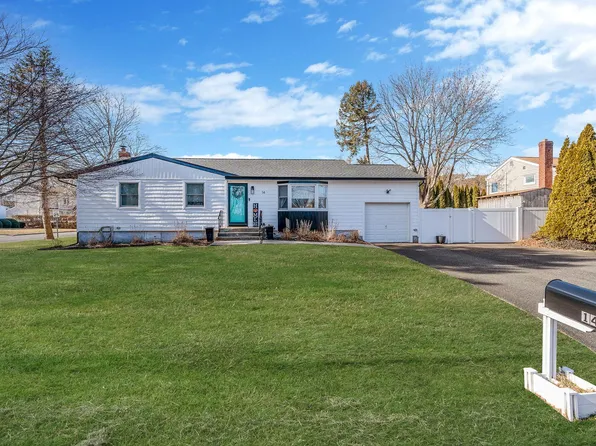 14 George Avenue, Shoreham, NY 11786