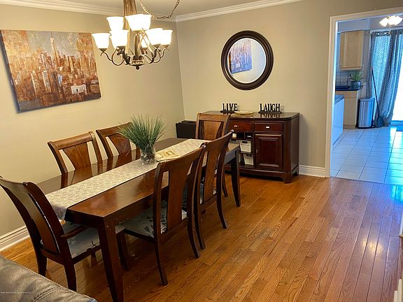 5th image of 62 Sandalwood Dr