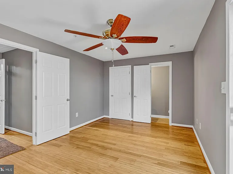 9456 Sea Breeze Ct — Photo 10