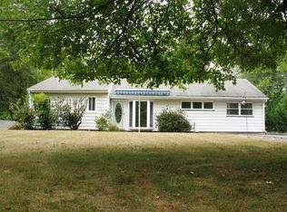 4 Hodge Rd, Kendall Park, NJ 08824