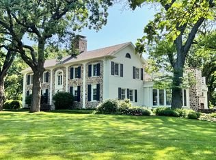 W336S9604 Red Brae Dr, Mukwonago, WI 53149