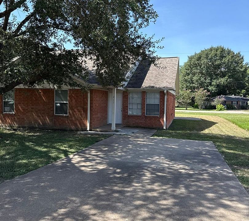 1st image of 211 Hunters Ln
