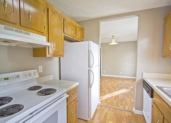 5th image of 2410 Egret Dr