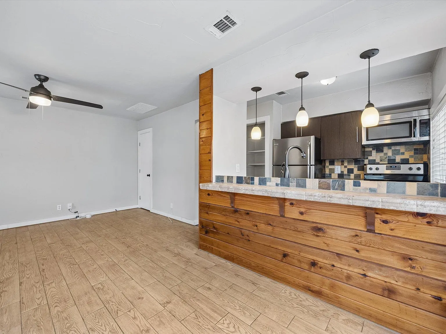 1 bed, 1.0 bath, 600 sqft, $1,275 — Photo 3