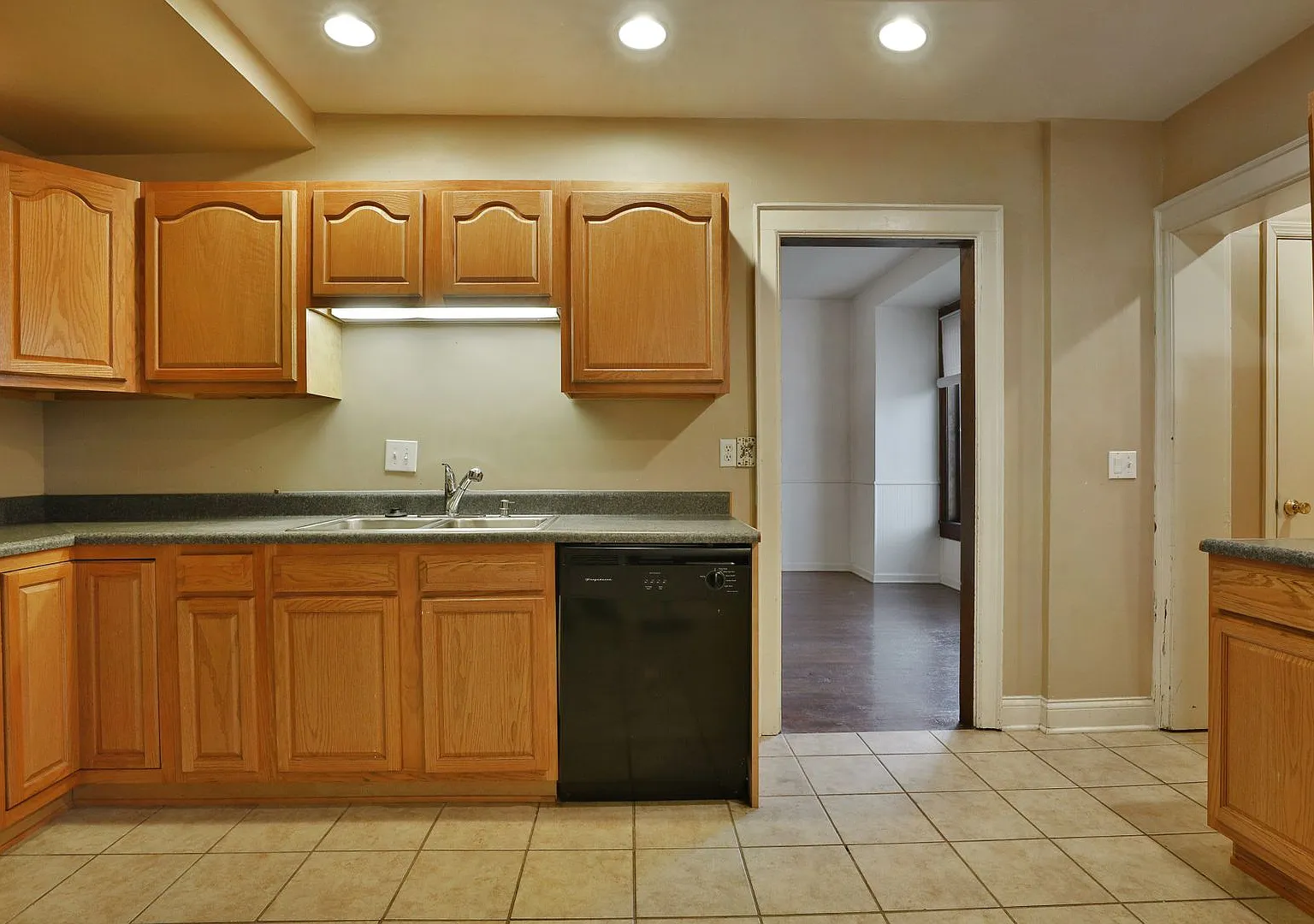 Beautiful Renovated Home — Photo 4