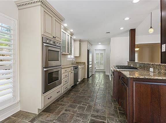 5th image of 18266 Cusachs Dr