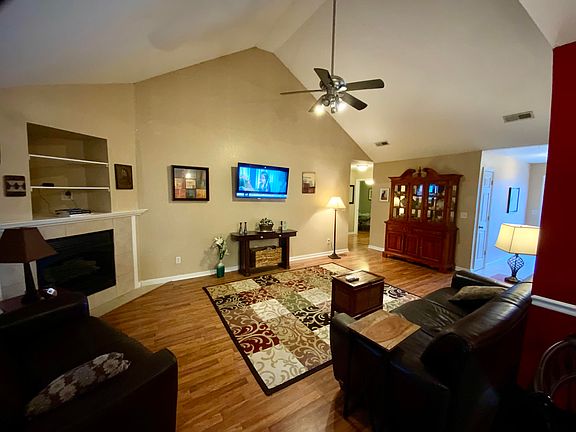 4th image of 634 N Peppercorn Ln