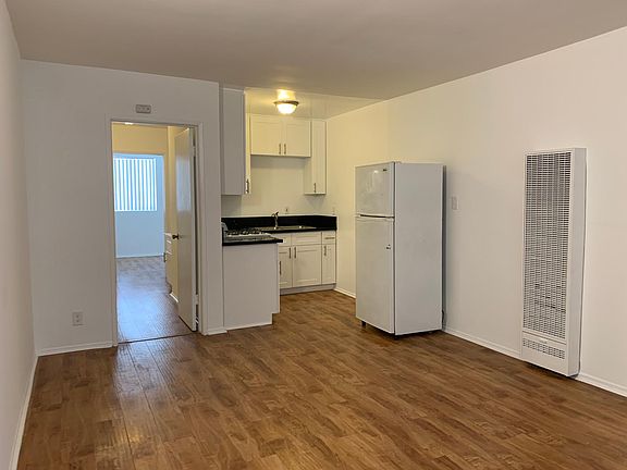 3rd image of 5225 Cahuenga Blvd #15