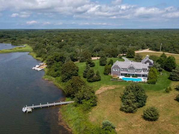 81 Oyster Pond Rd, Edgartown, MA 02539