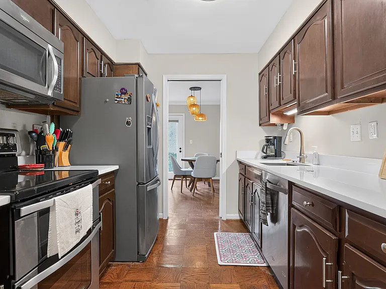 955 N Pitt St — Photo 9