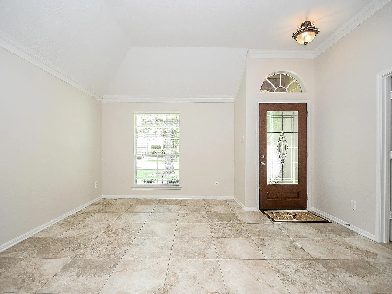 4 bed, 2.0 bath, 2286 sqft, $2,690 — Photo 3