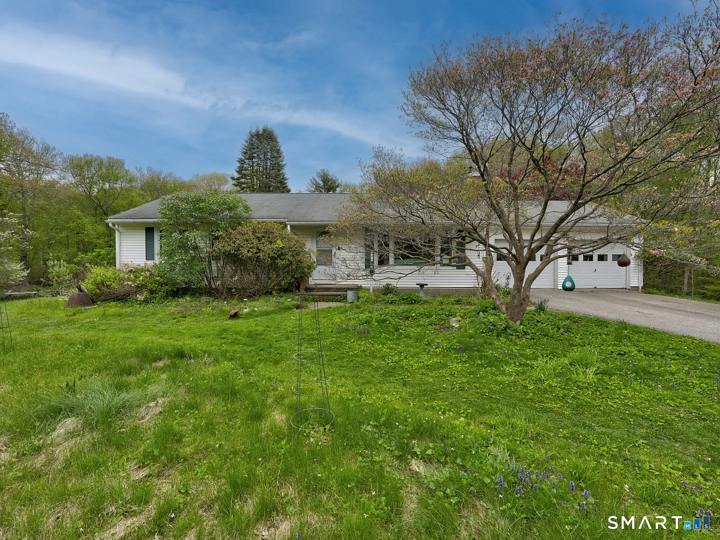 3 bed, 1.0 bath, 1344 sqft, $2,800 — Photo 2