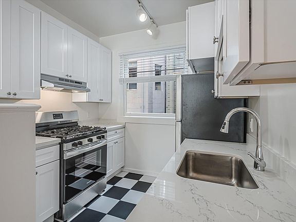 3rd image of 1304 Lombard St APT 8