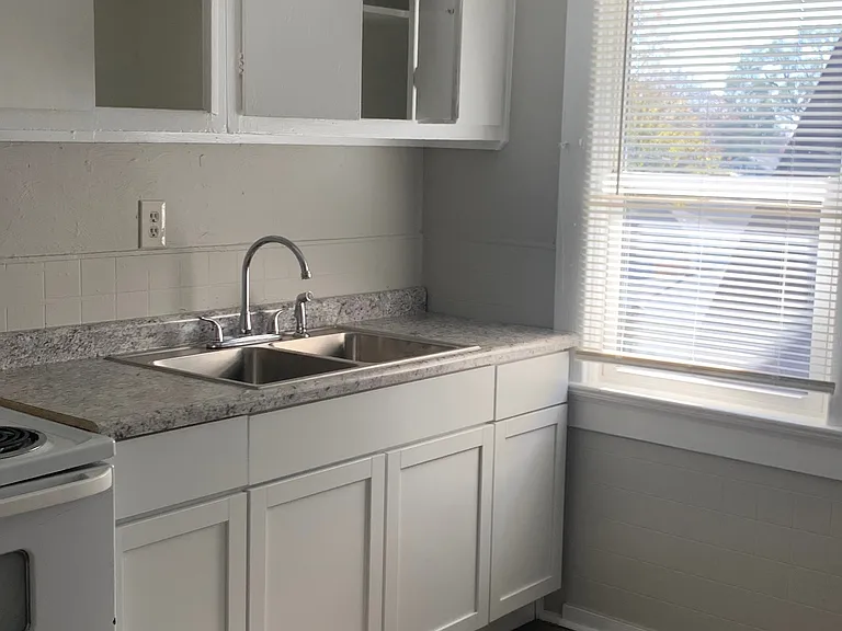 815 Dawson St #2 — Photo 8
