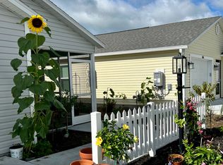 862 Spring Ave, Okahumpka, FL 34762