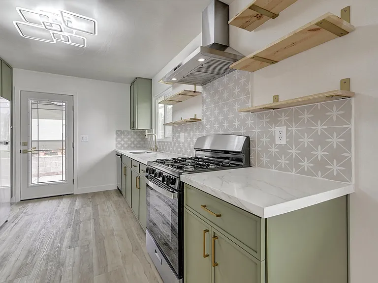 53 N Dunning St — Photo 2