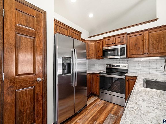 4th image of 2301 S Ollerich Ave Avenue