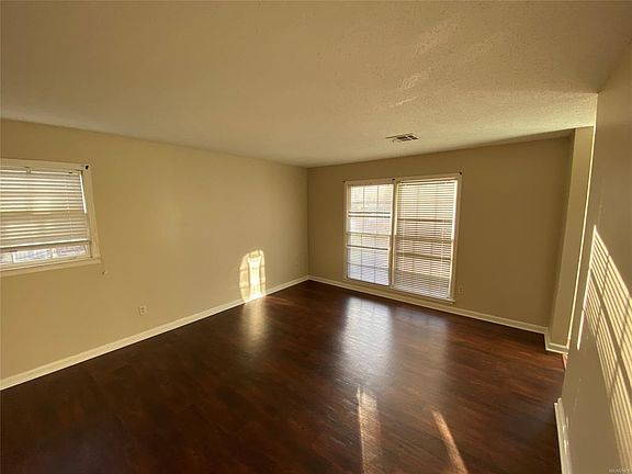 5th image of 338 N Burbank Dr